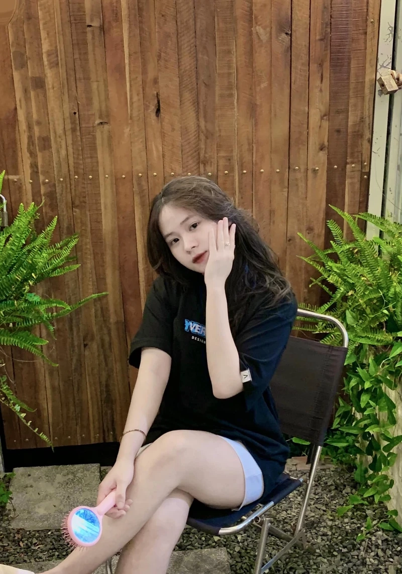 Ảnh gái sexy chụp trước gương thu hút ánh nhìn với thần thái cuốn hút