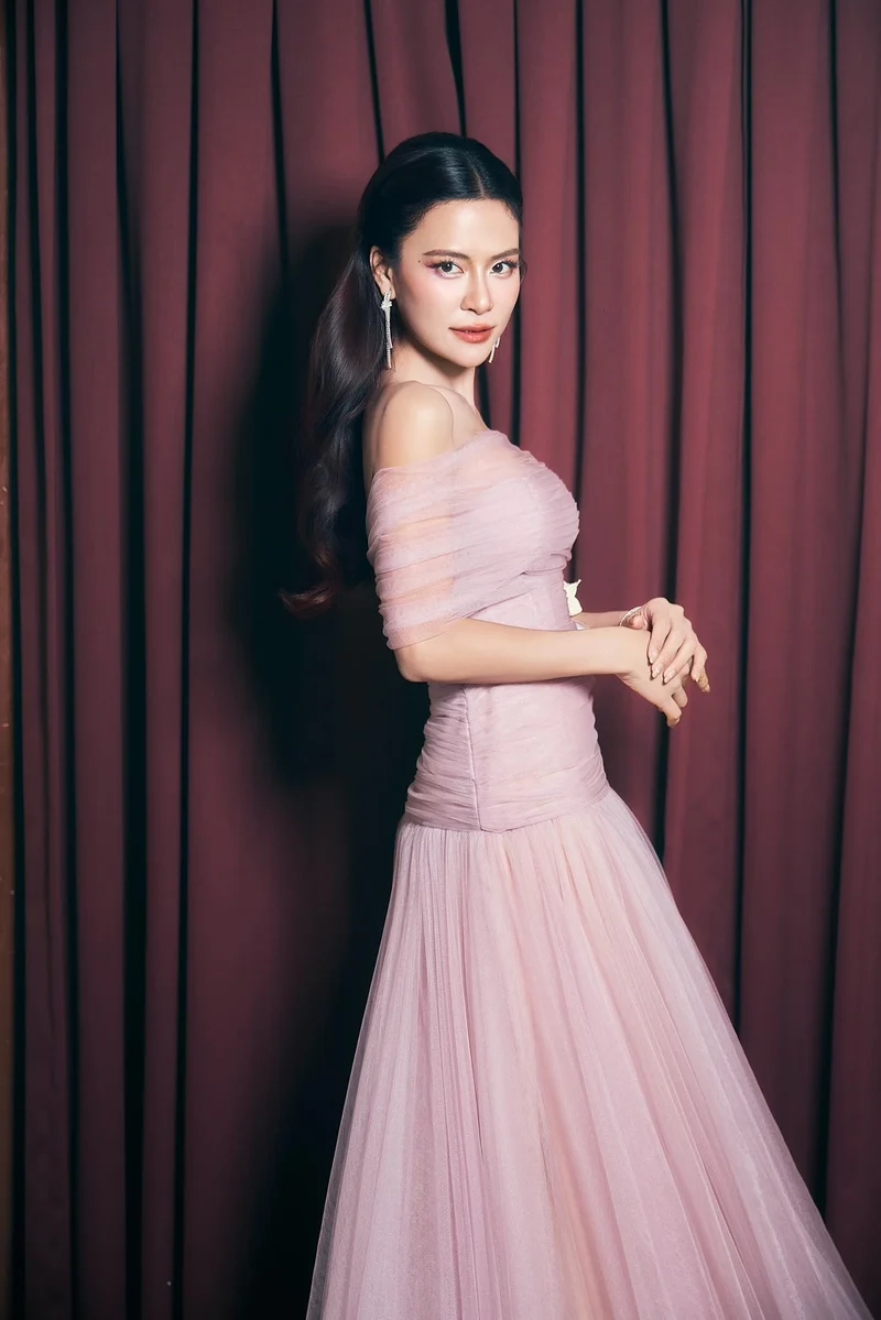 Khám phá tiểu sử Hà Nhi chi tiết và hấp dẫn